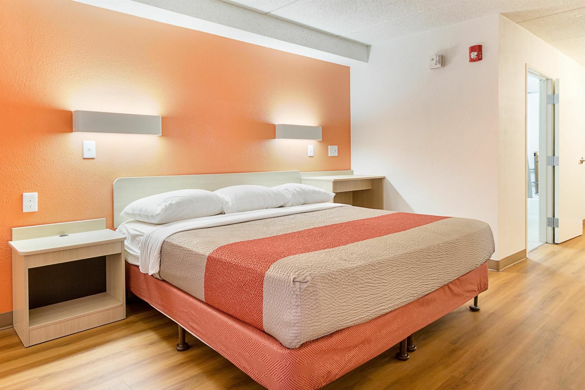 Red Roof Inn Plus+ Columbus - Worthington Eksteriør bilde